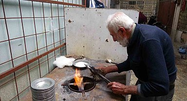 Gaziantep'te 80 yaşındaki kalay ustası mesleğini 70 yıldır sürdürüyor