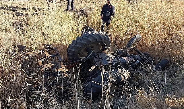 Gaziantep'te devrilen traktörün sürücüsü hayatını kaybetti