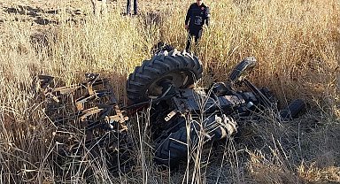 Gaziantep'te devrilen traktörün sürücüsü hayatını kaybetti