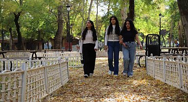 Gaziantep'teki parklar sonbahar renklerine büründü