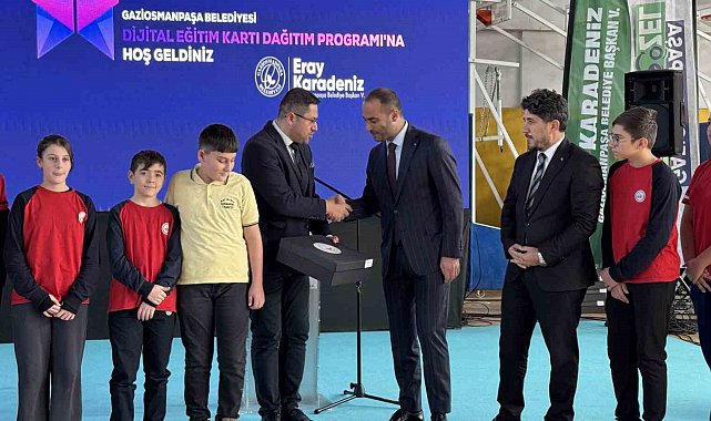 Gaziosmanpaşa Belediyesi'nden 4 bin öğrenciye dijital eğitim üyeliği