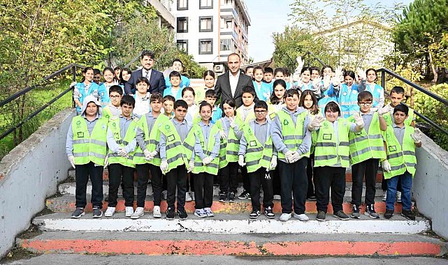 Gaziosmanpaşa'da 1 haftada toplanan 2 ton atık 40 ağacın hayatını kurtardı