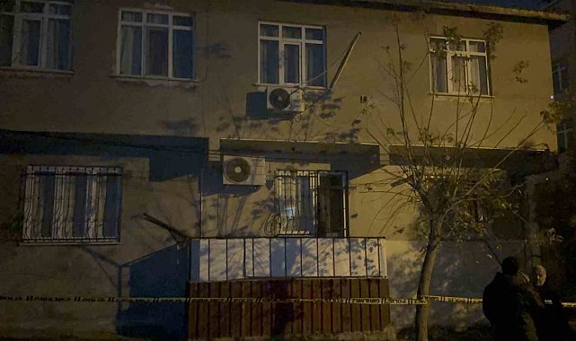 Gebze'de çatlak ve kayma tespit edilen 2 katlı bina tahliye edildi