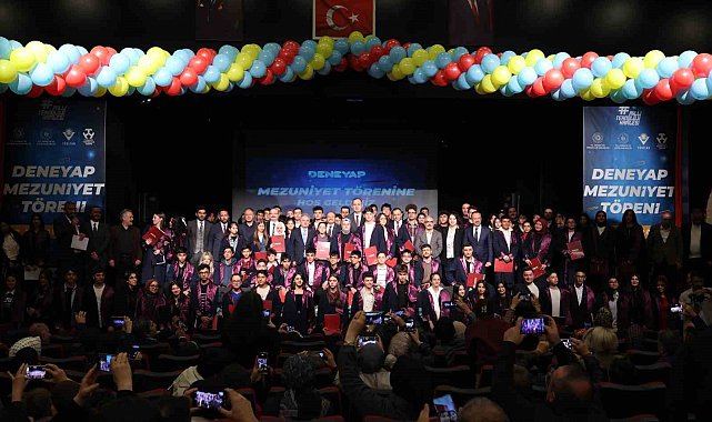 Geleceğin teknoloji yıldızları Deneyap Mezuniyet töreninde buluştu