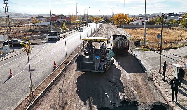 Gesi Mimar Sinan Caddesi'nde yenileme çalışması devam ediyor