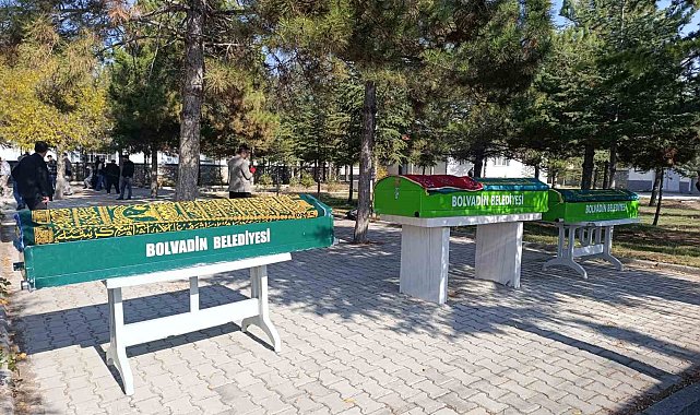 Gıda zehirlenmesinde hayatını kaybeden anne ve çocuklarına veda edilecek