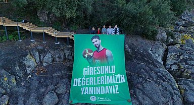Giresun Adası'nda, Alperen Şengün'e onur posteri