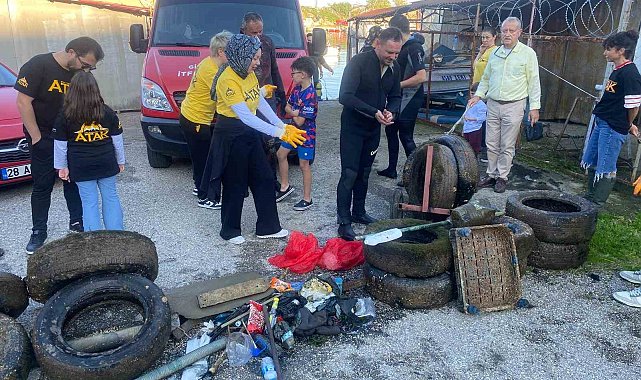 Gönüllüler deniz tabanını temizledi, çıkanlar şaşırttı
