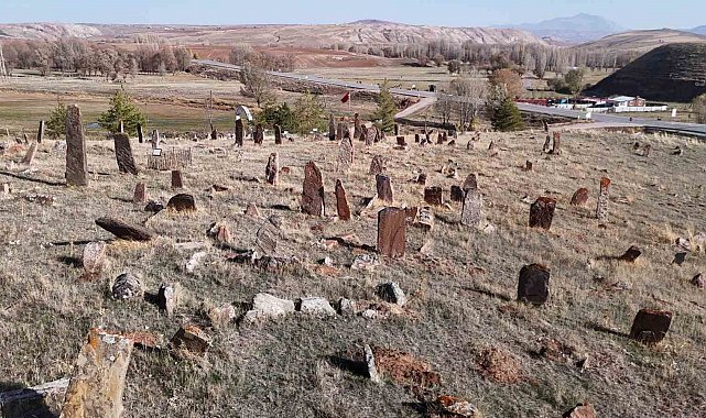 Görüntüsü ile 'Orhun Kitabelerini' andırıyor, gerçeği öğrenenler ise hayrete düşüyor