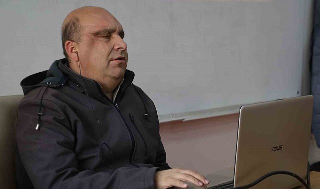 Göz teması olmasa da gönül bağı kurup öğretiyorlar