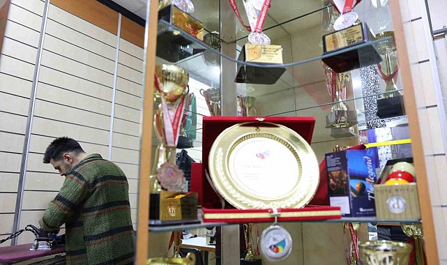 Gündüz terzi, akşam bilardo şampiyonu