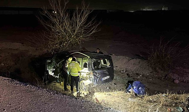 Hafif ticari araç şarampole devrildi: 1 ölü, 3 yaralı