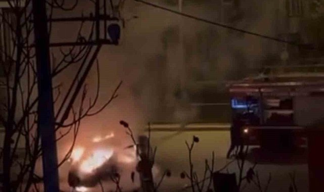 Hafif ticari araç yanarak kül oldu