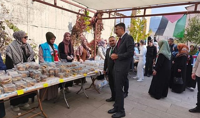 Hakkari'de Gazze yararına hayır çarşısı kuruldu