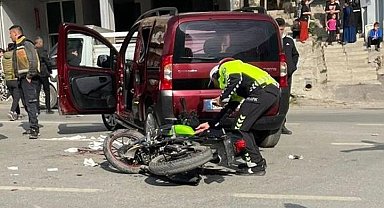 Hakkari'de motosikletle kamyonet çarpıştı: 1 yaralı