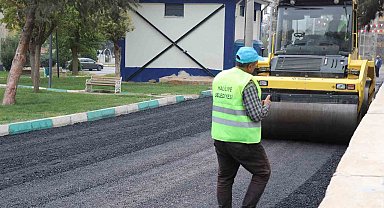 Haliliye'deki mahallede asfalt çalışması