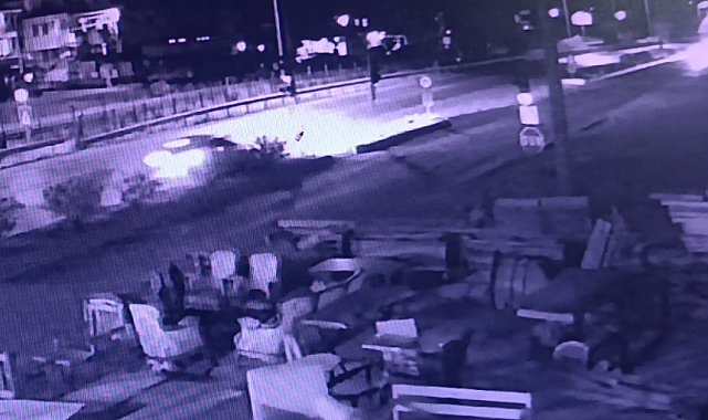 Havalanan otomobil hafif ticari araca çarptı