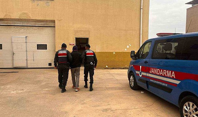 Hırsızlık suçundan 25 yıl kesinleşmiş cezayla aranan şahsı jandarma yakaladı