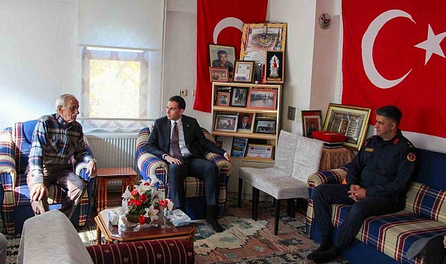 Hisarcık Kaymakamı Erkan Atam'dan, şehit mezarına ve ailesine ziyaret