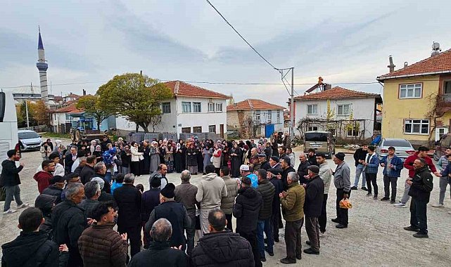 Hisarcık'ta 36 kişilik umre kafilesi kutsal topraklara uğurlandı