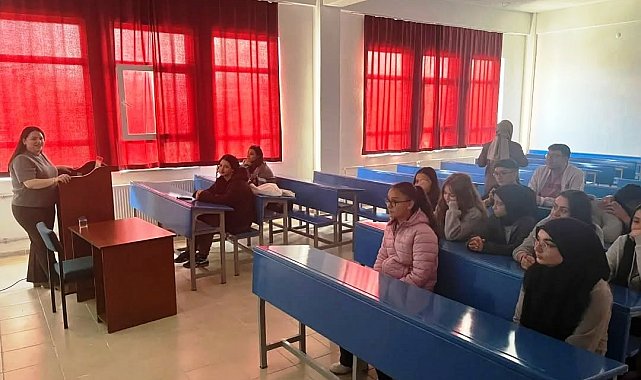 Hisarcık'ta lise öğrencileri bir günlük üniversite öğrencisi oldu