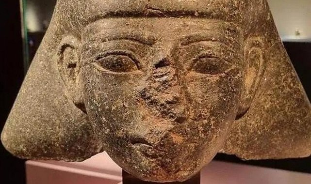 Hollanda, çalınan 3 bin 500 yıllık antik heykeli Mısır'a iade ediyor