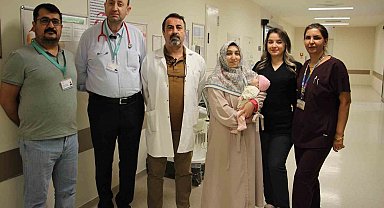 İç organları göğüs boşluğuna dolan bebek, başarılı ameliyatla hayata tutundu