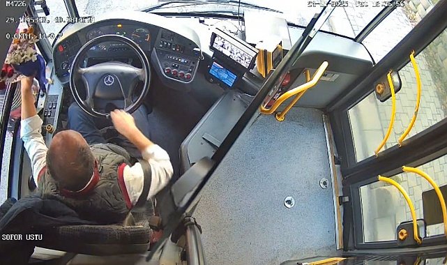 İETT kaptanından Öğretmenler Günü'nde duygusal jest