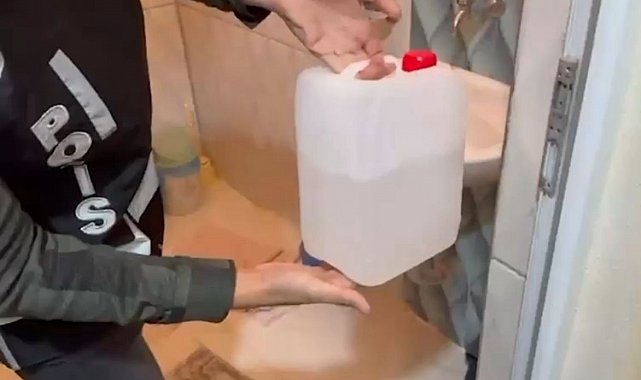 Iğdır'da sahte alkol operasyonu: 85 litre sahte alkol ve ruhsatsız silah ele geçirildi