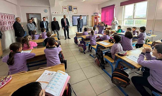 İhtiyaç sahibi öğrencilere kışlık bot dağıtımı