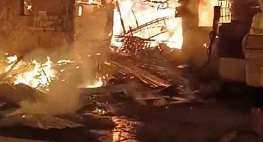 İki katlı müstakil ev küle döndü, görme engelli bir kişi hayatını kaybetti
