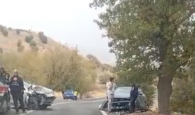 İki otomobil çarpıştı: 10 yaralı