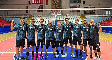 İlk kez katıldıkları turnuvada çeyrek finale yükseldiler