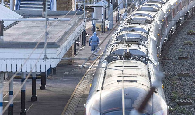 İngiltere polisi: "Tren saldırısı terör eylemi değil, gözaltına alınanlar İngiliz"