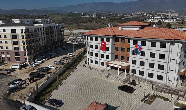 İş Bankası'ndan depremin yaralarının sarıldığı Hatay'a eğitim desteği