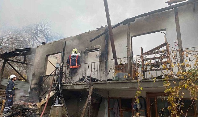 İskilip'te müstakil ev alev alev yandı