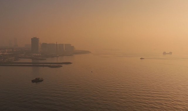 İstanbul sisle birlikte kartpostallık görüntülere sahne oldu