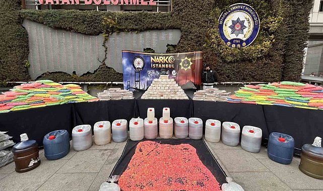 İstanbul ve Kocaeli'de ele geçirilen uyuşturucular emniyette sergilendi