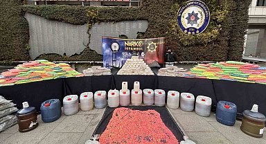İstanbul ve Kocaeli'de ele geçirilen uyuşturucular emniyette sergilendi