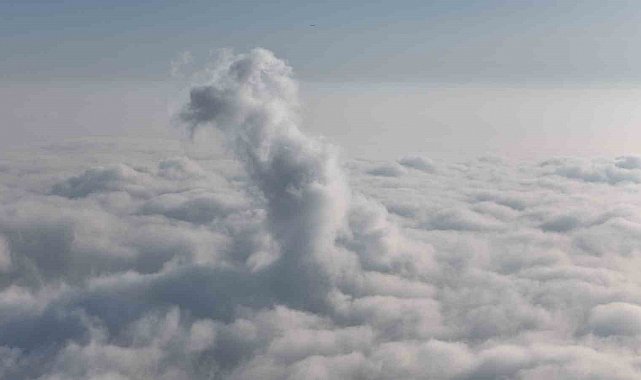 İstanbul'da masalsı sis manzaraları dronla görüntülendi