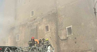 İtalya'da Orta Çağ'a ait kule çöktü: 3 yaralı