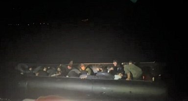 İzmir açıklarında 20 düzensiz göçmen yakalandı