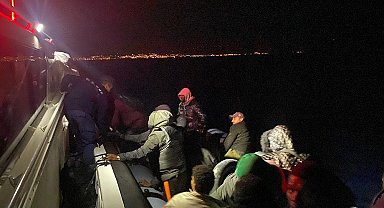 İzmir açıklarında 23 düzensiz göçmen yakalandı, 20 göçmen kurtarıldı