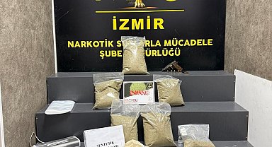 İzmir'de torbacılara operasyonda yüklü miktarda uyuşturucu ele geçirildi