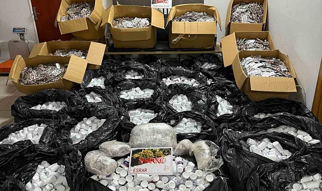 İzmir'de zehir deposuna baskın: Yarım milyondan fazla uyuşturucu hap ele geçirildi