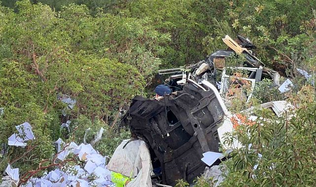 İznik-Yenişehir yolunda tır uçurumdan yuvarlandı: 2 ölü