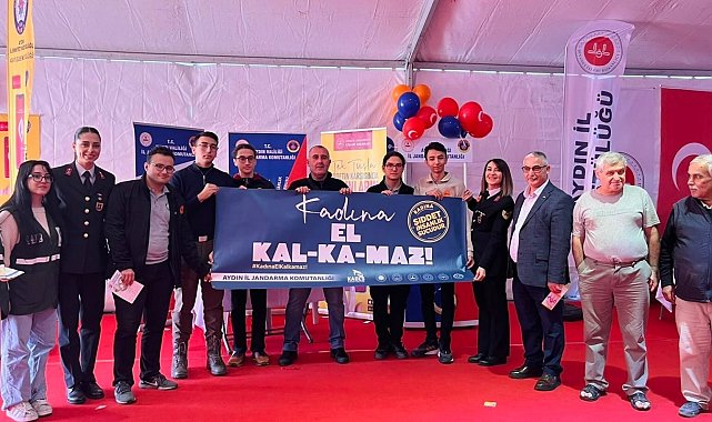 Jandarma, Atatürk Kent Meydanı'ndan vatandaşları bilgilendirdi