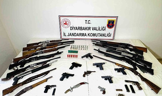 Jandarma ekiplerinden silah ve kaçakçılık operasyonu