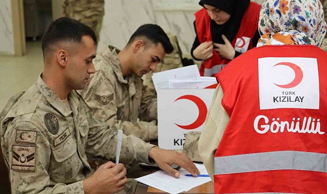 Jandarma personelinden Kızılay'a kan bağışı desteği