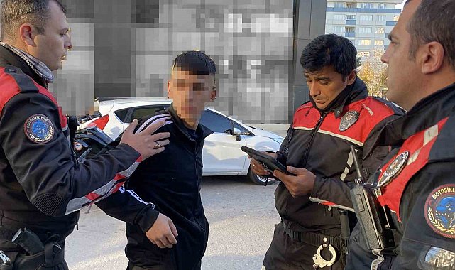 Jandarmadan kaçtı, kahve içerken polise yakalandı